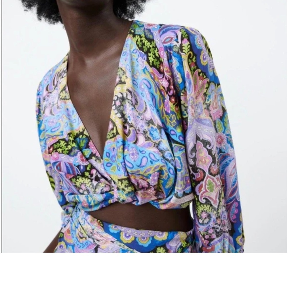 Zara Paisley Printed Cropped Top. Twist Front. Puff Sleeves. Size Large. NWT.